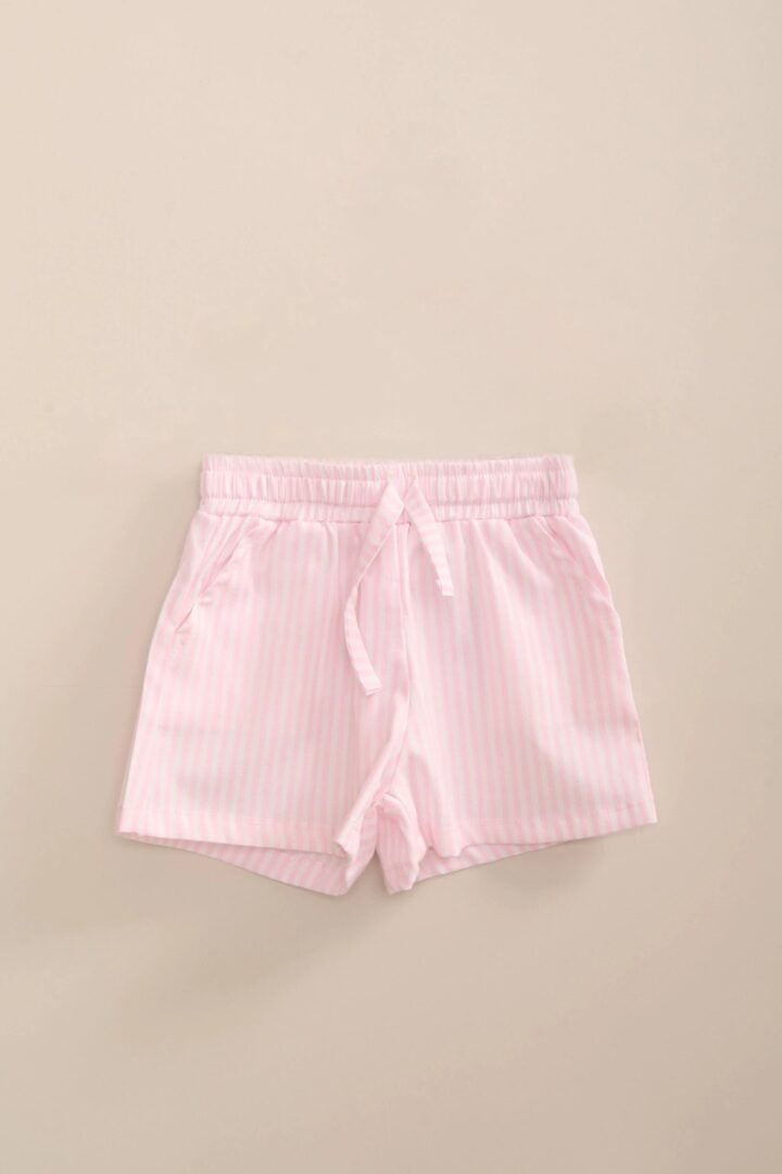 SHORT CON BOLSILLOS RAYADO FINITO ROSA